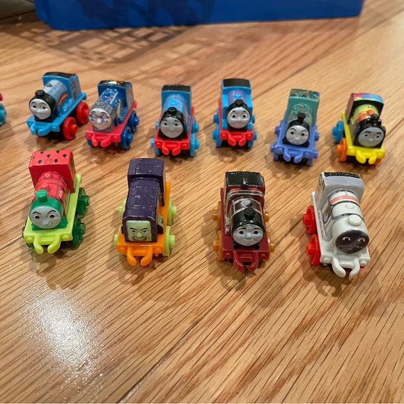 Thomas the train, mini trains, and carrying case 25 trains and case - Picture 4 of 12